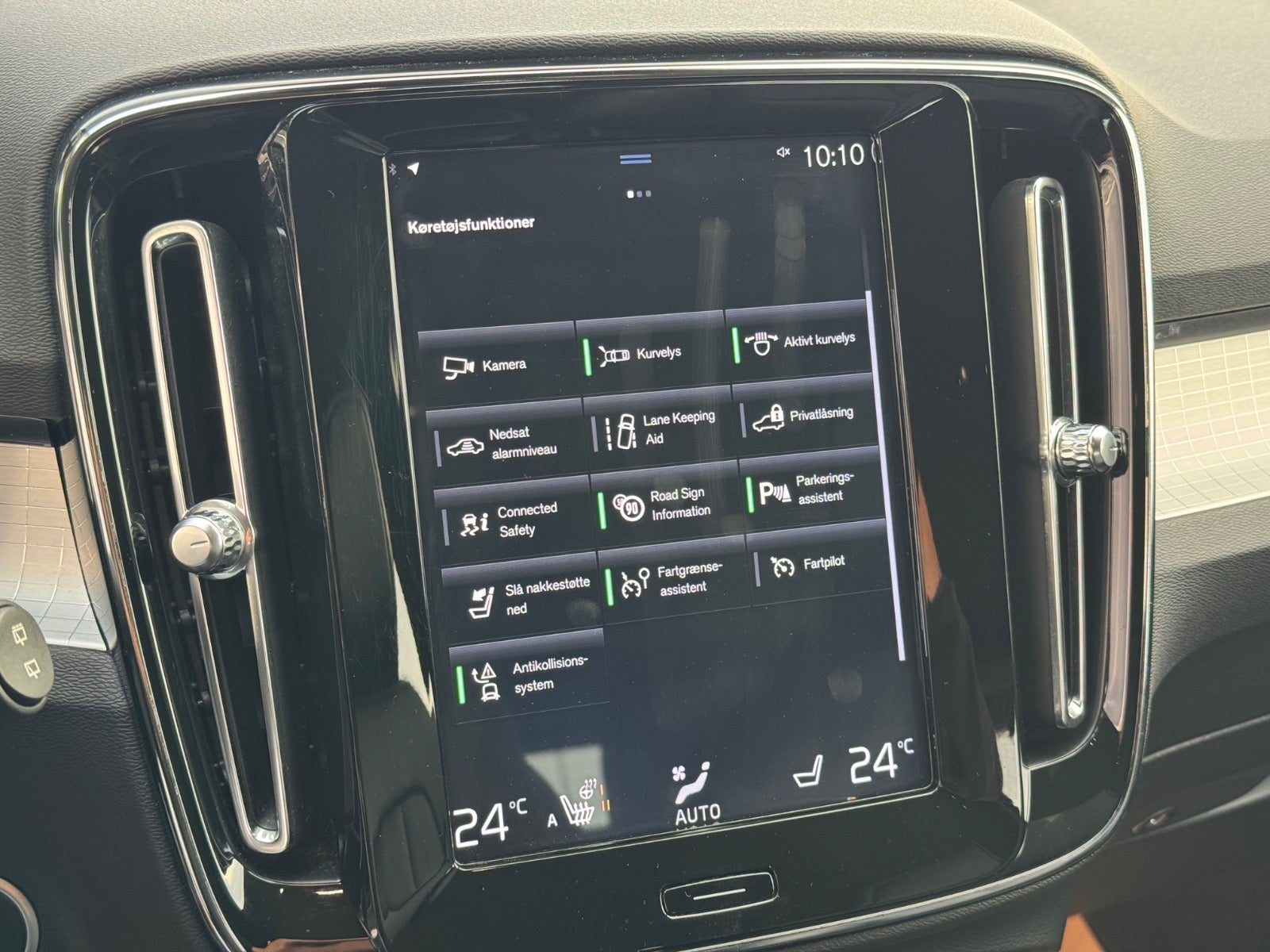 Billede af Volvo XC40 2,0 D4 190 Momentum aut. AWD