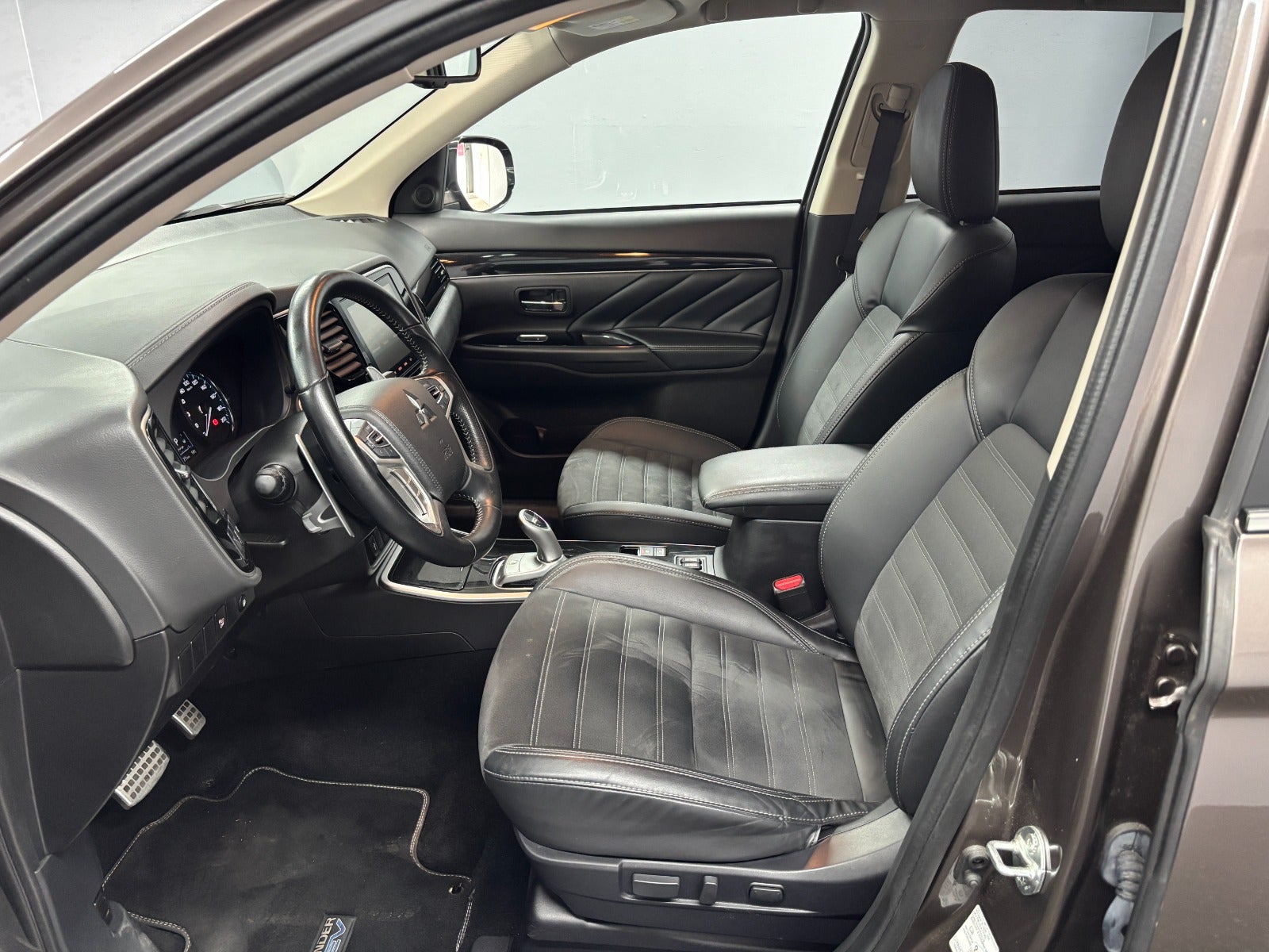 Billede af Mitsubishi Outlander 2,4 PHEV Invite CVT 4WD