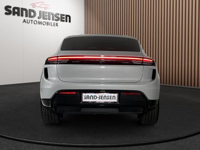 Porsche Macan Turbo Van