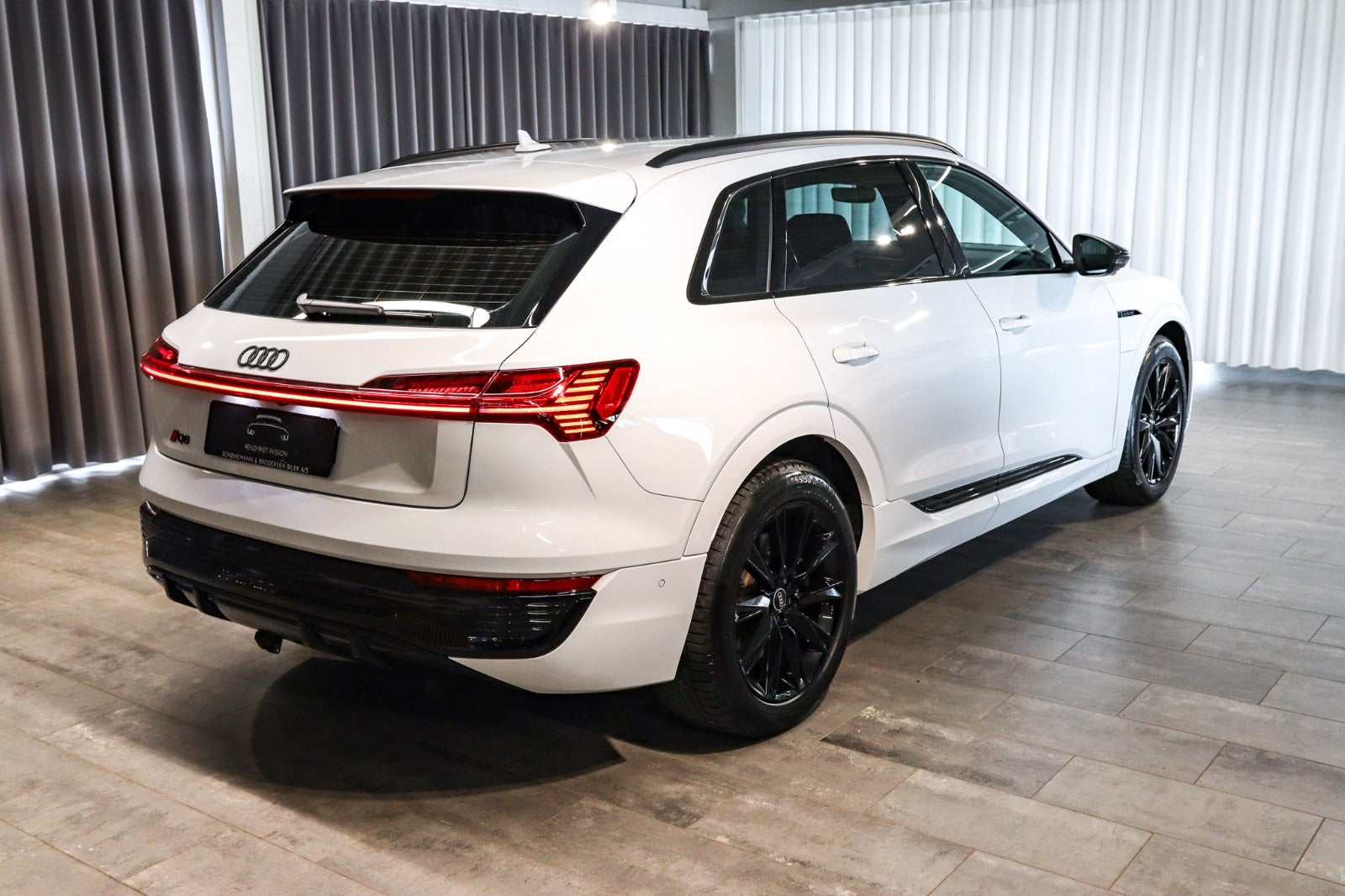 Billede af Audi Q8 e-tron 55 S-line quattro