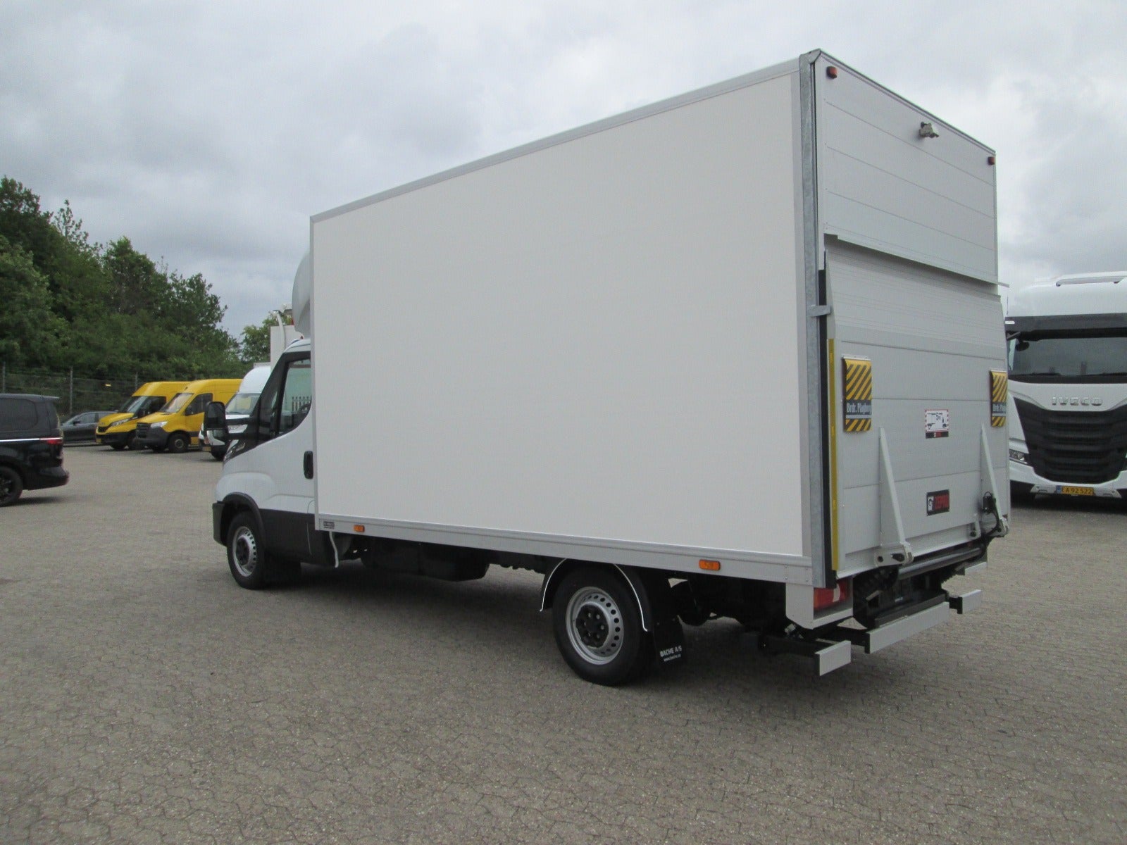 Billede af Iveco Daily 3,0 35S18 4100mm Box m/lift AG8