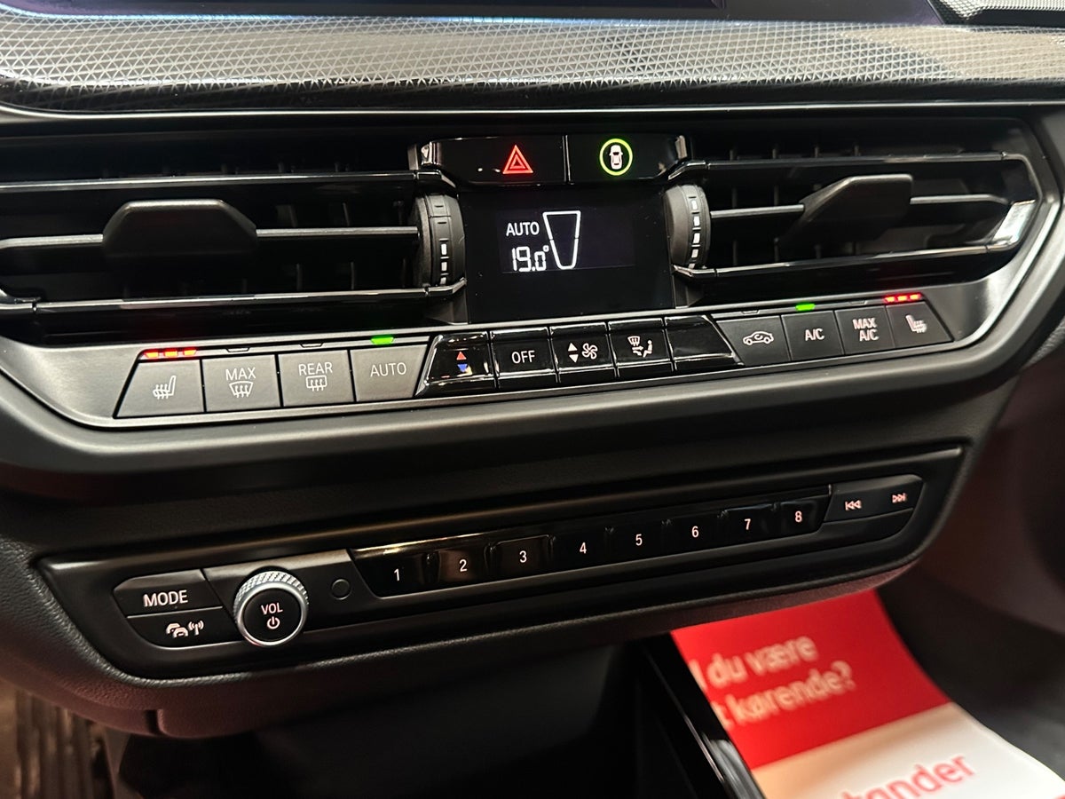 BMW 118i Sport Line aut. BMW 118i Sport Line aut.