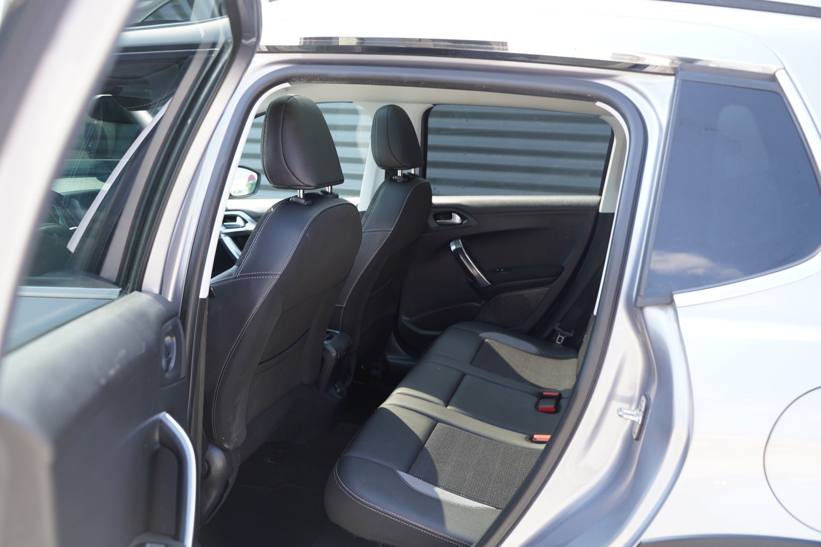 Billede af Peugeot 2008 1,6 BlueHDi 100 Allure Sky