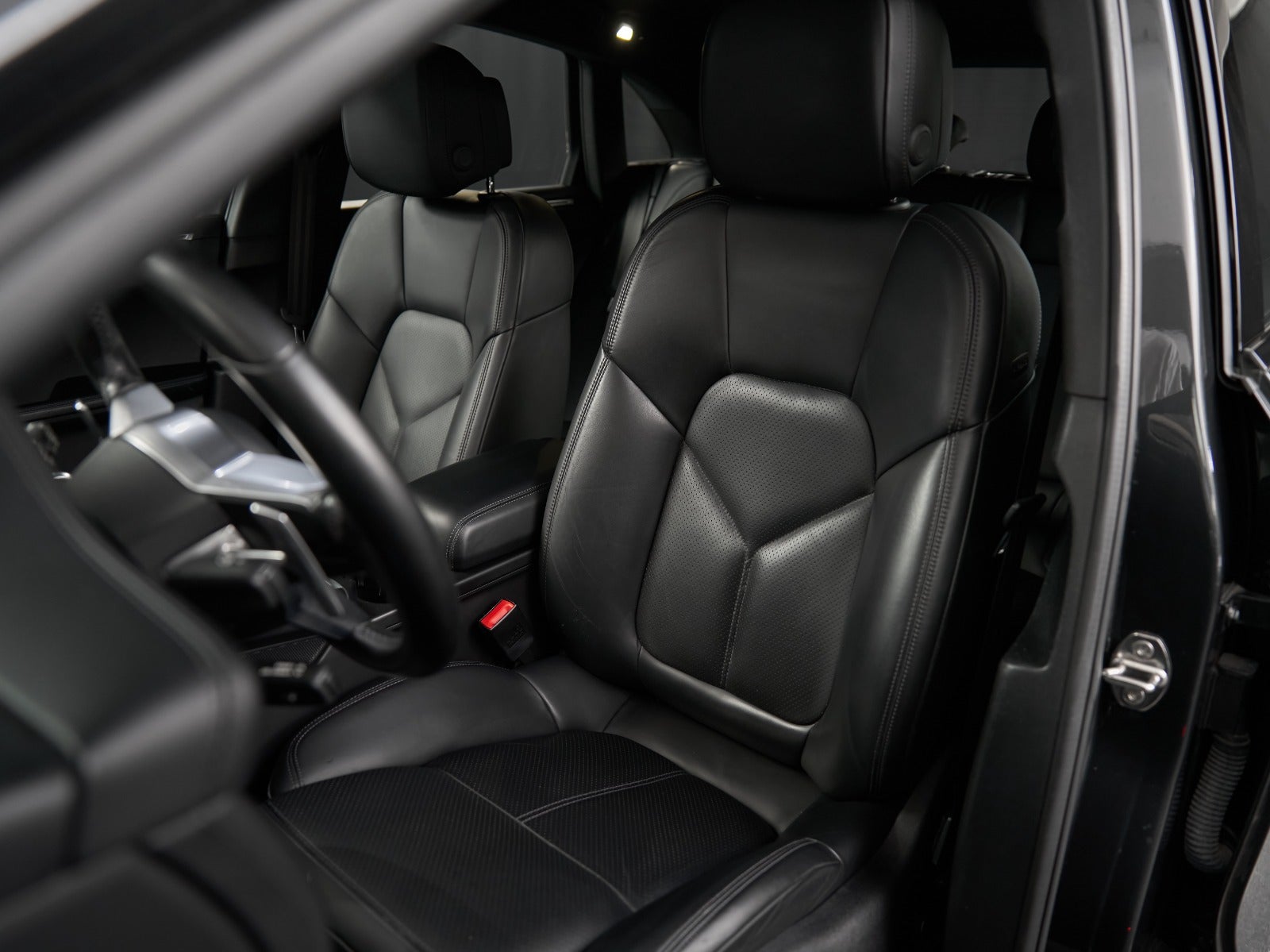 Gallery image 16 of 18