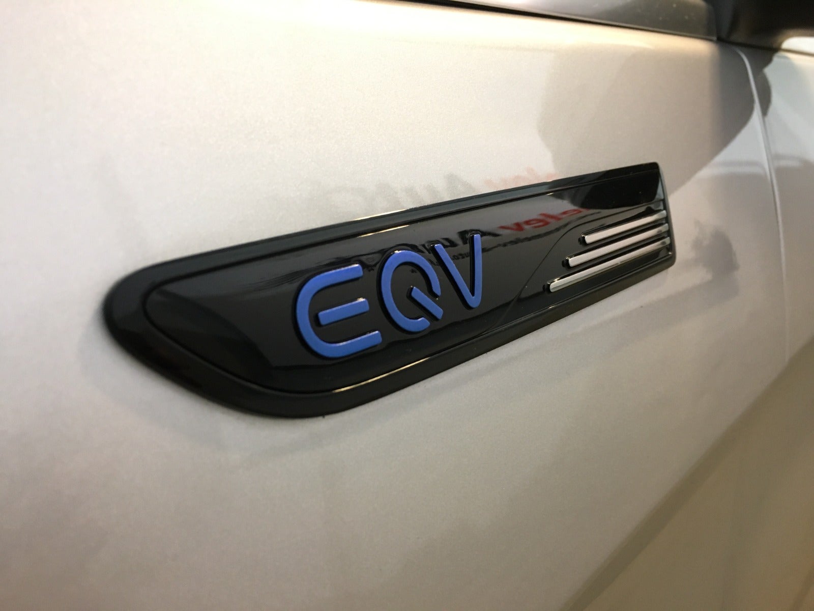 Mercedes EQV300 Avantgarde L Van
