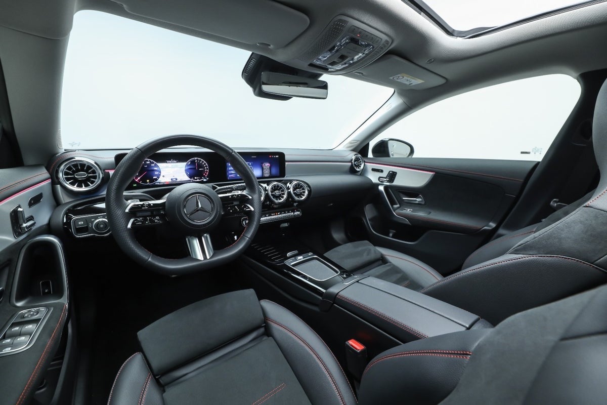 Mercedes-Benz CLA 250 e (3/8)