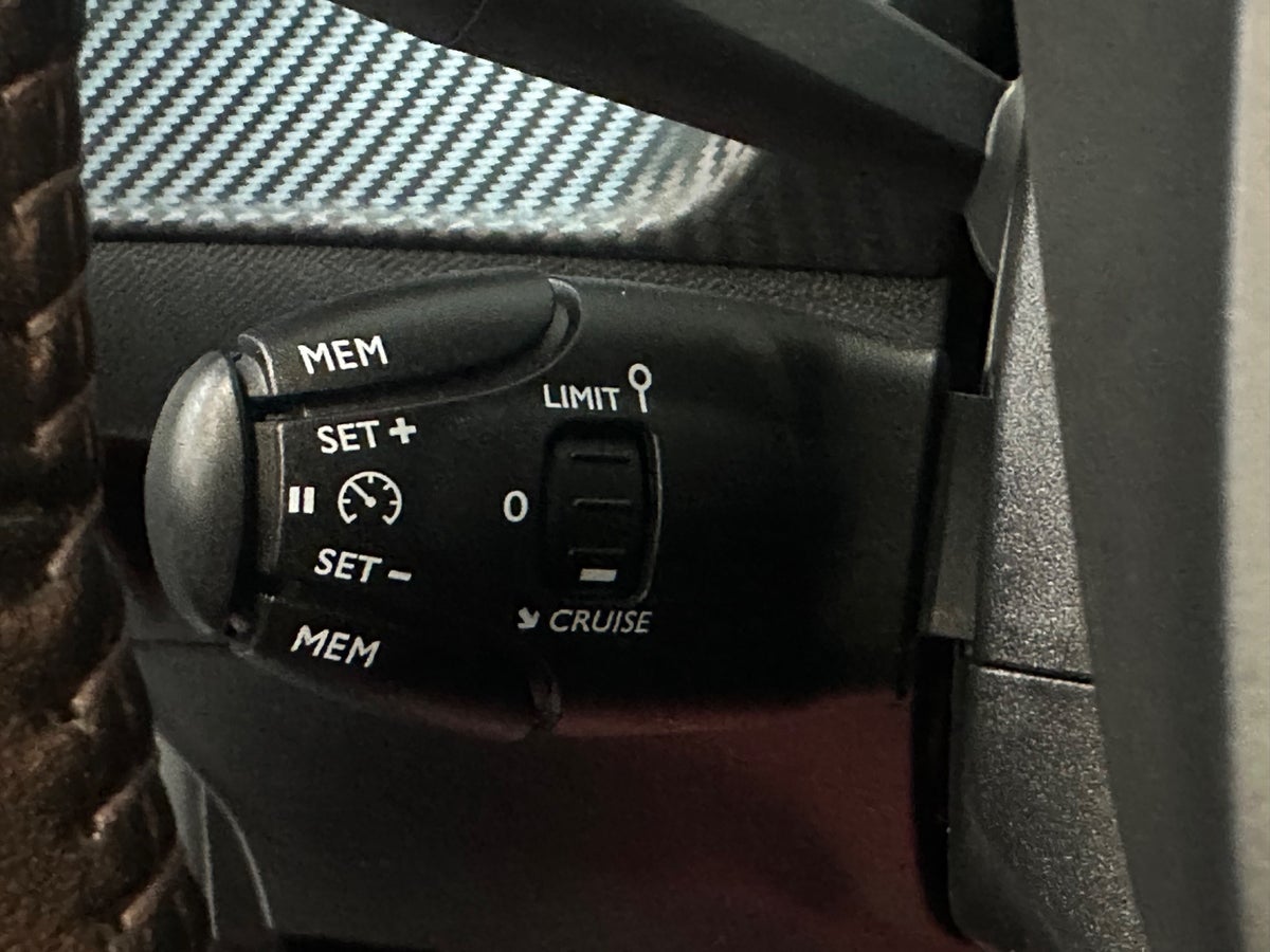 Peugeot 208 PureTech 100 Active Peugeot 208 PureTech 100 Active