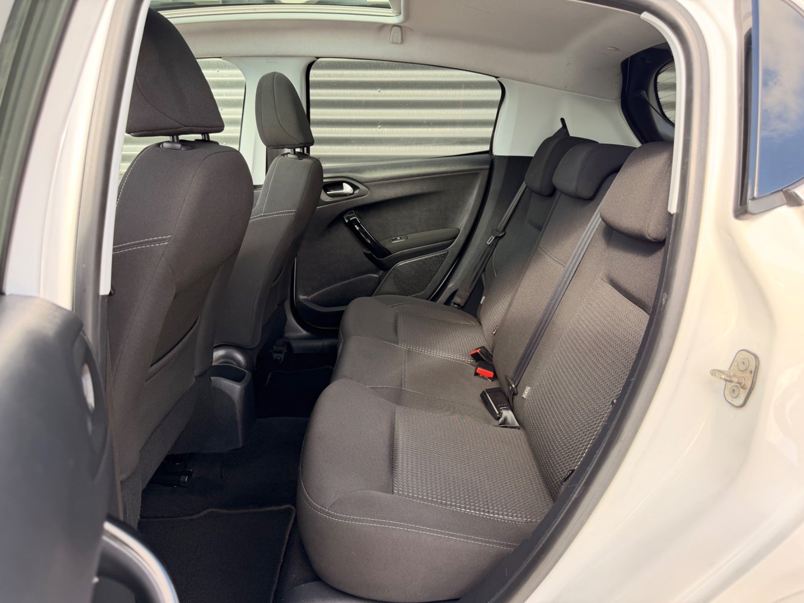 Billede af Peugeot 208 1,2 PureTech 82 Signature Sky