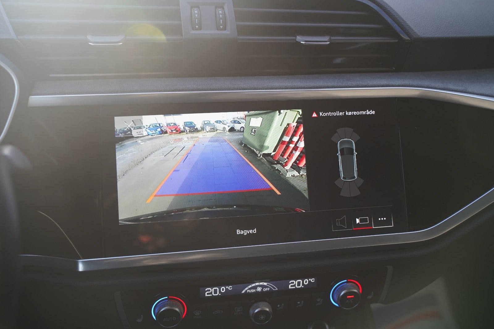 Billede af Audi Q3 45 TFSi e Attitude plus S-tr.