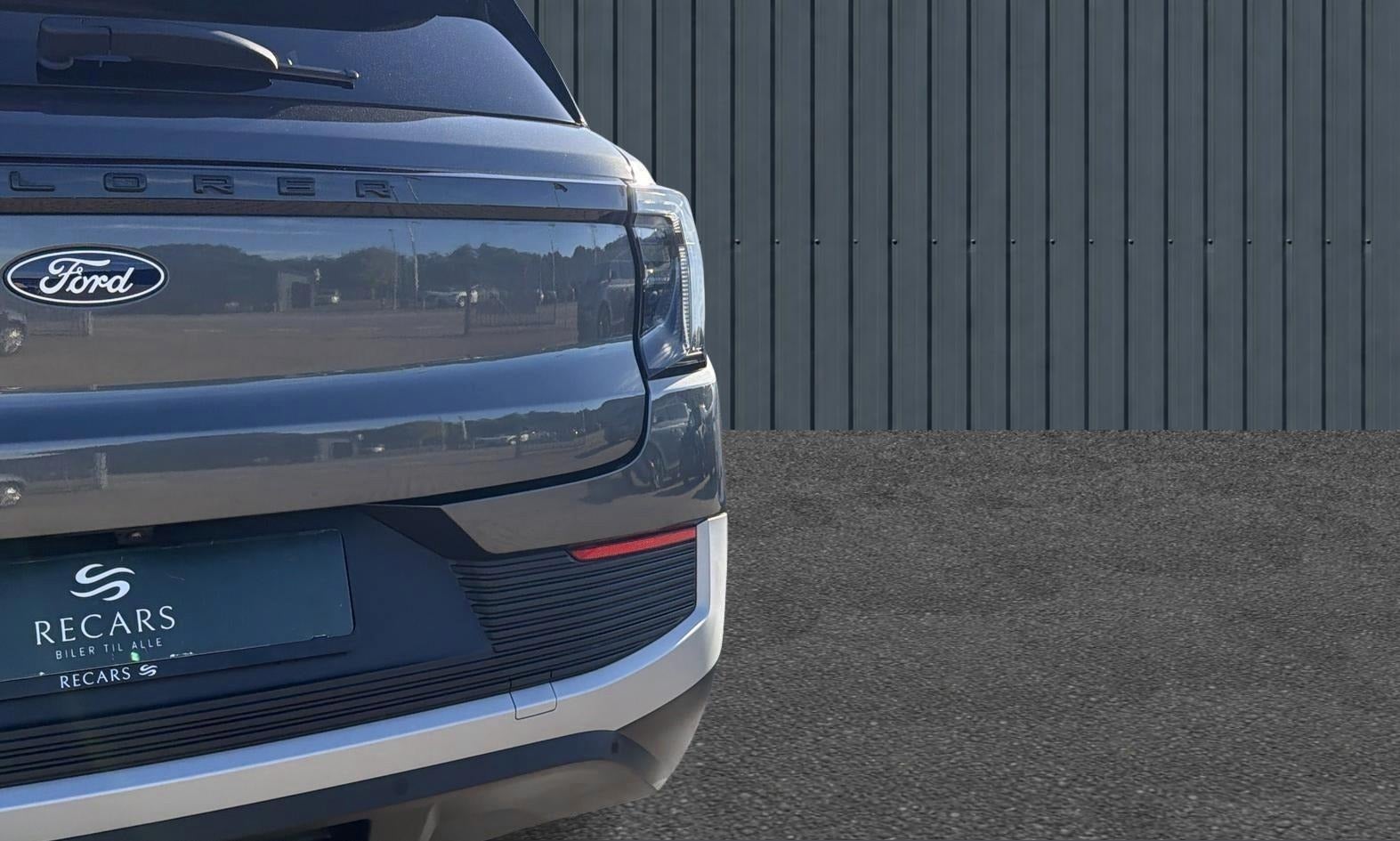 Ford Explorer Select Extended Range thumbnail 5