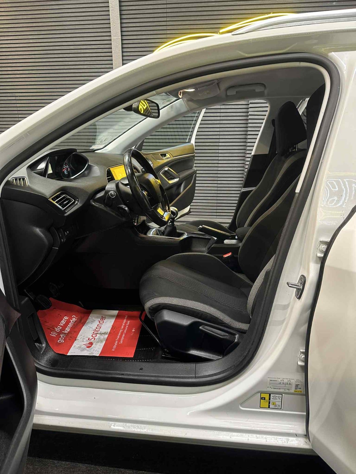 Billede af Peugeot 308 1,6 BlueHDi 120 Style Sky SW