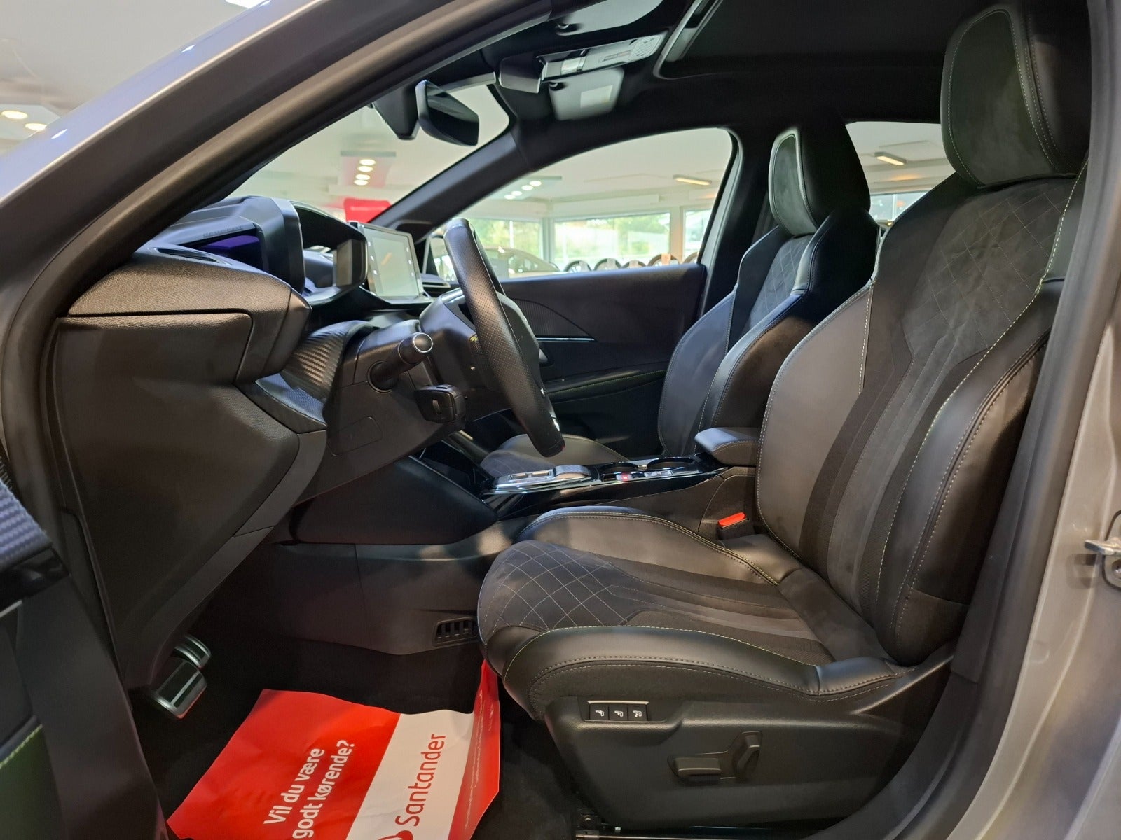 Peugeot e-208 GT