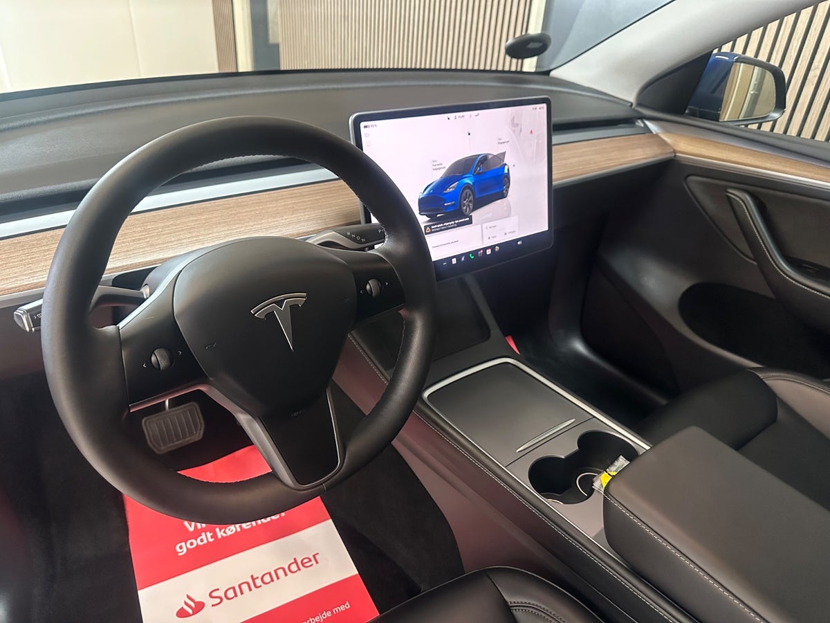 Tesla Model Y Long Range RWD Tesla Model Y Long Range RWD