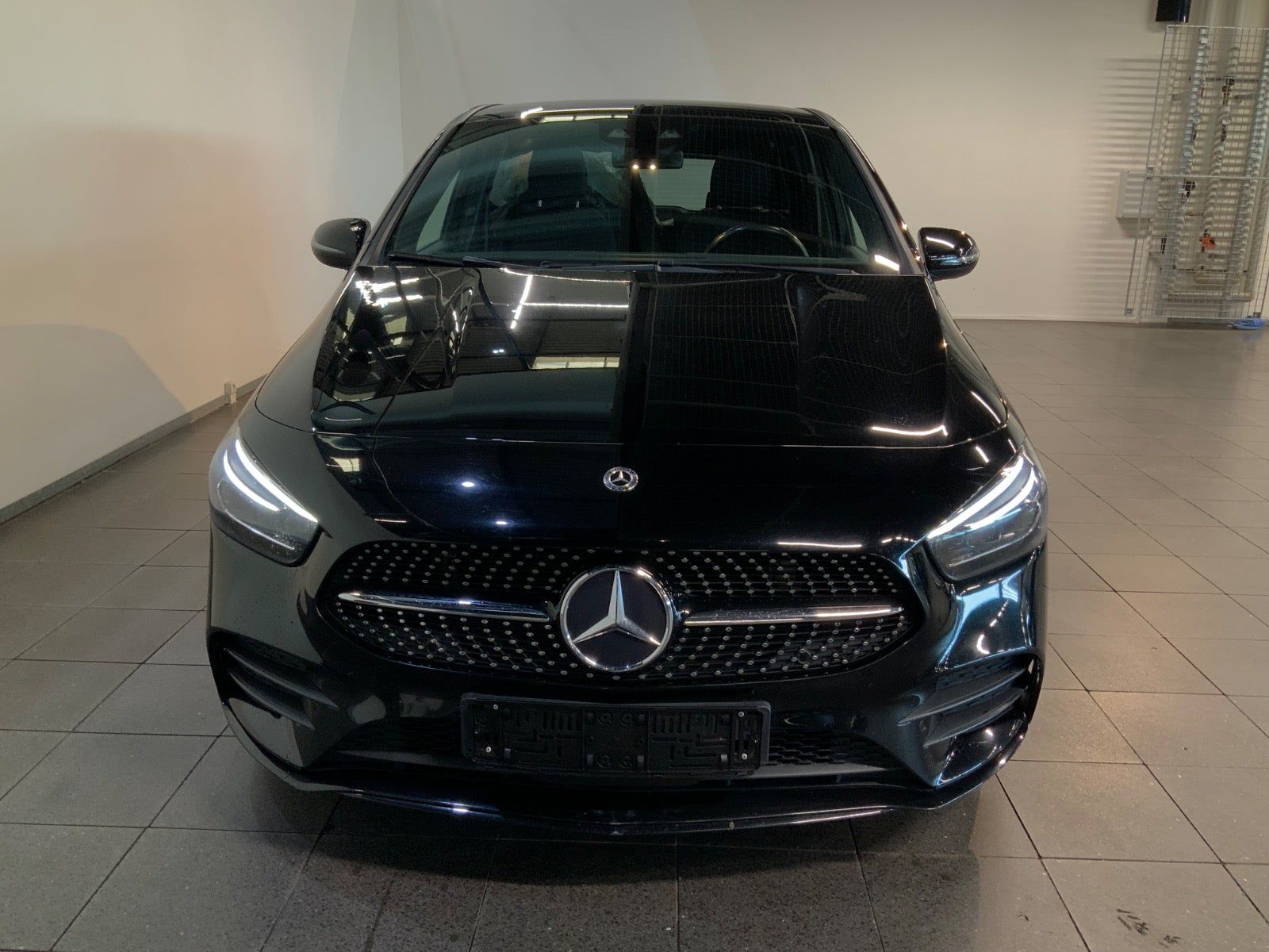 Mercedes-Benz B 200 (2/8)