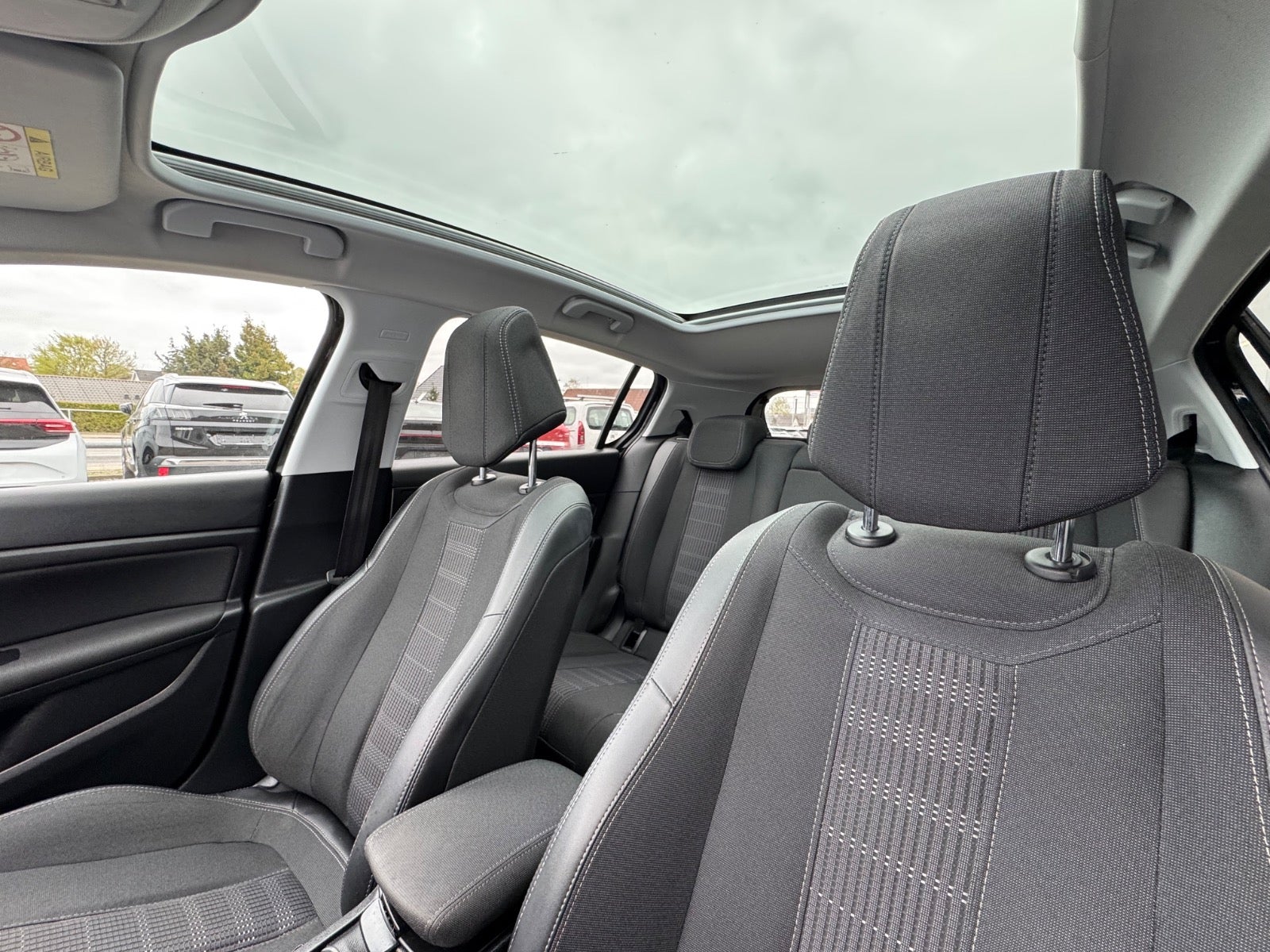 Billede af Peugeot 308 1,6 BlueHDi 120 Allure Sky