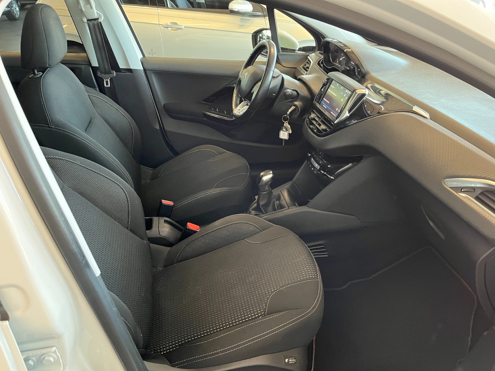 Billede af Peugeot 208 1,2 PureTech 82 Allure Sky