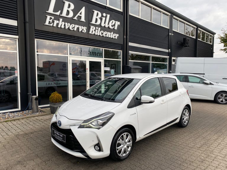 Toyota Yaris Hybrid H1 e-CVT Van