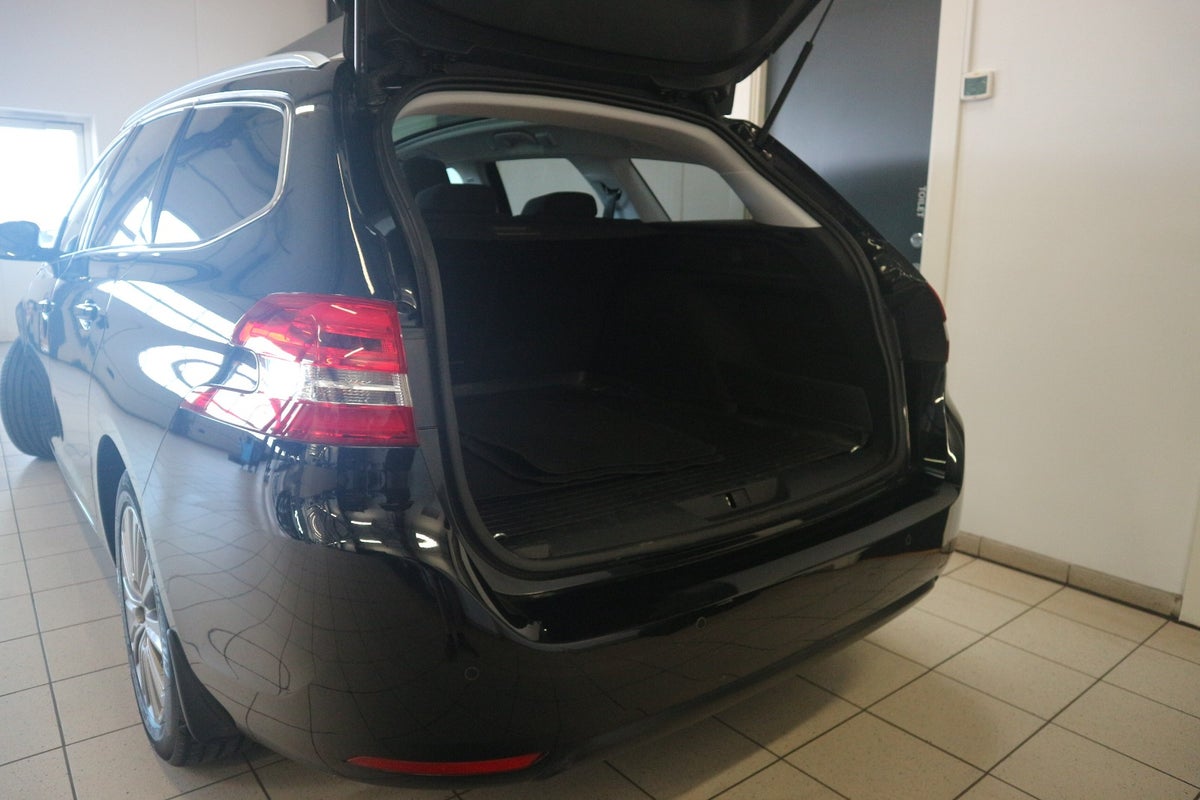 Peugeot 308 PureTech 130 Selection Sky SW