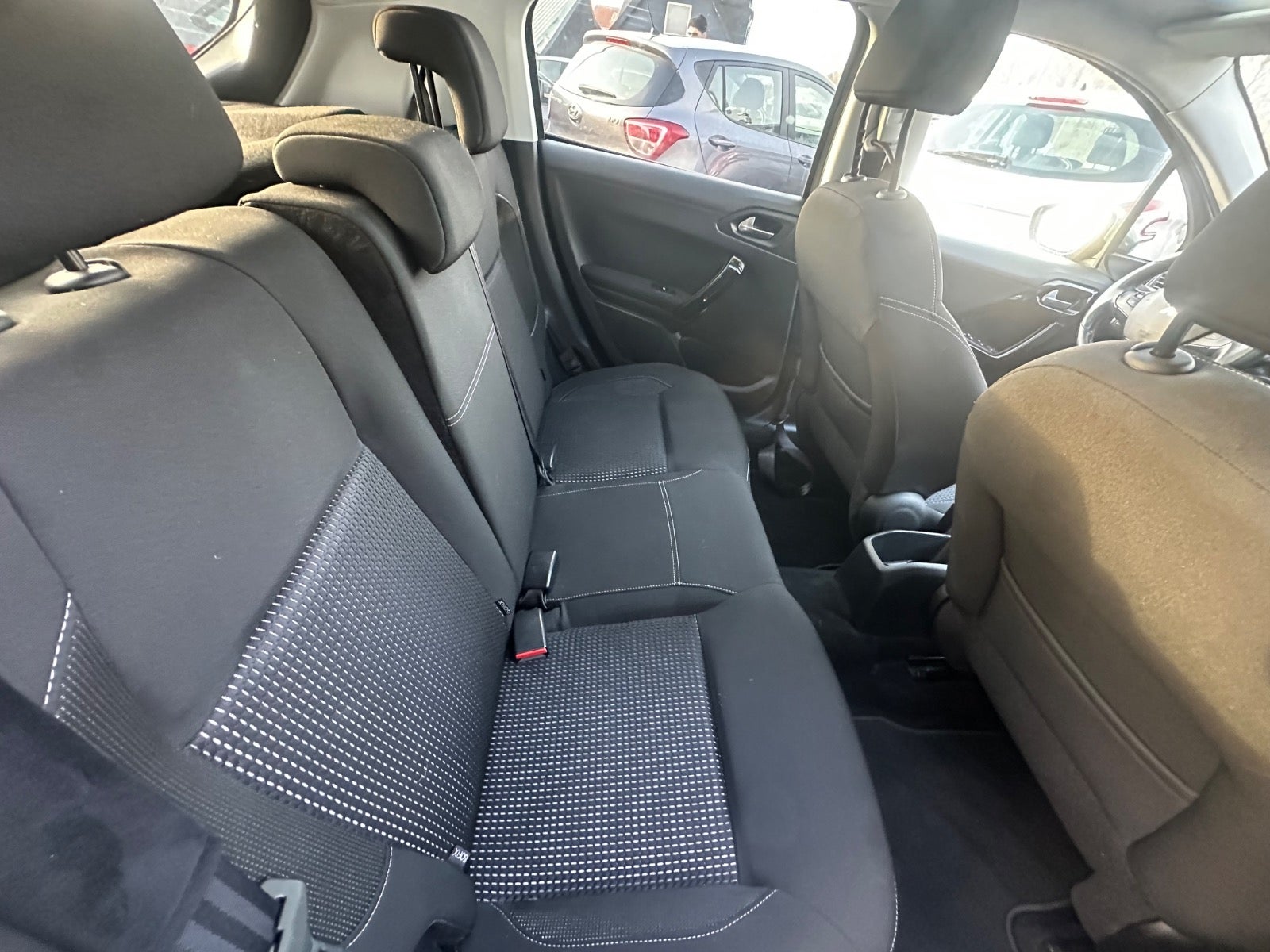 Billede af Peugeot 208 1,6 BlueHDi 100 Allure Sky