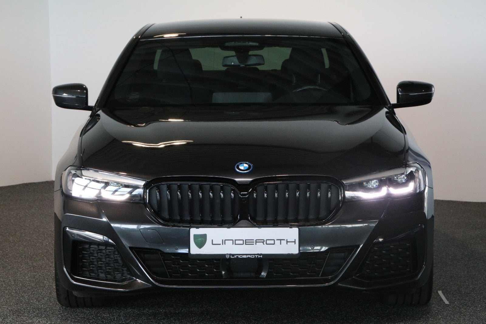 BMW 545e 3,0 M-Sport xDrive aut. 4d - 3