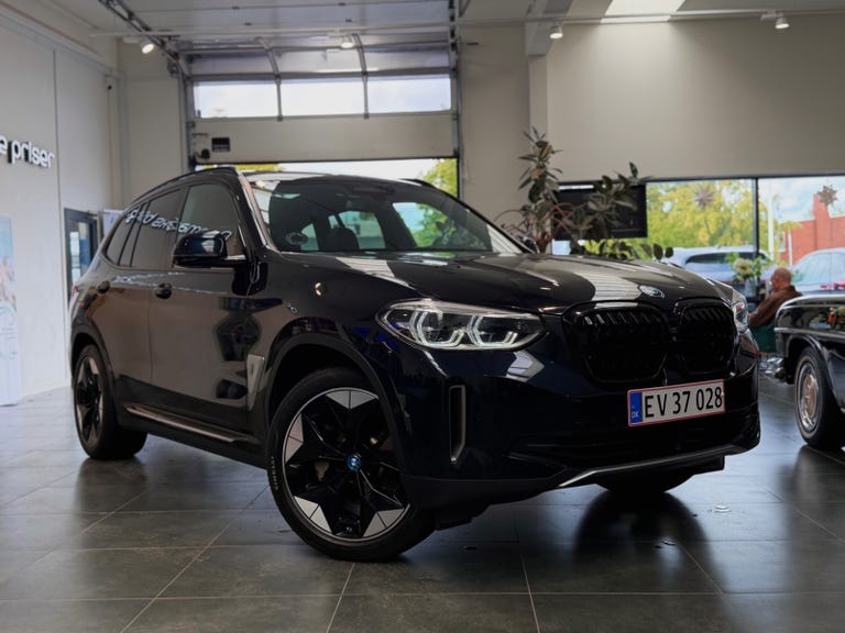 BMW iX3 Charged Plus