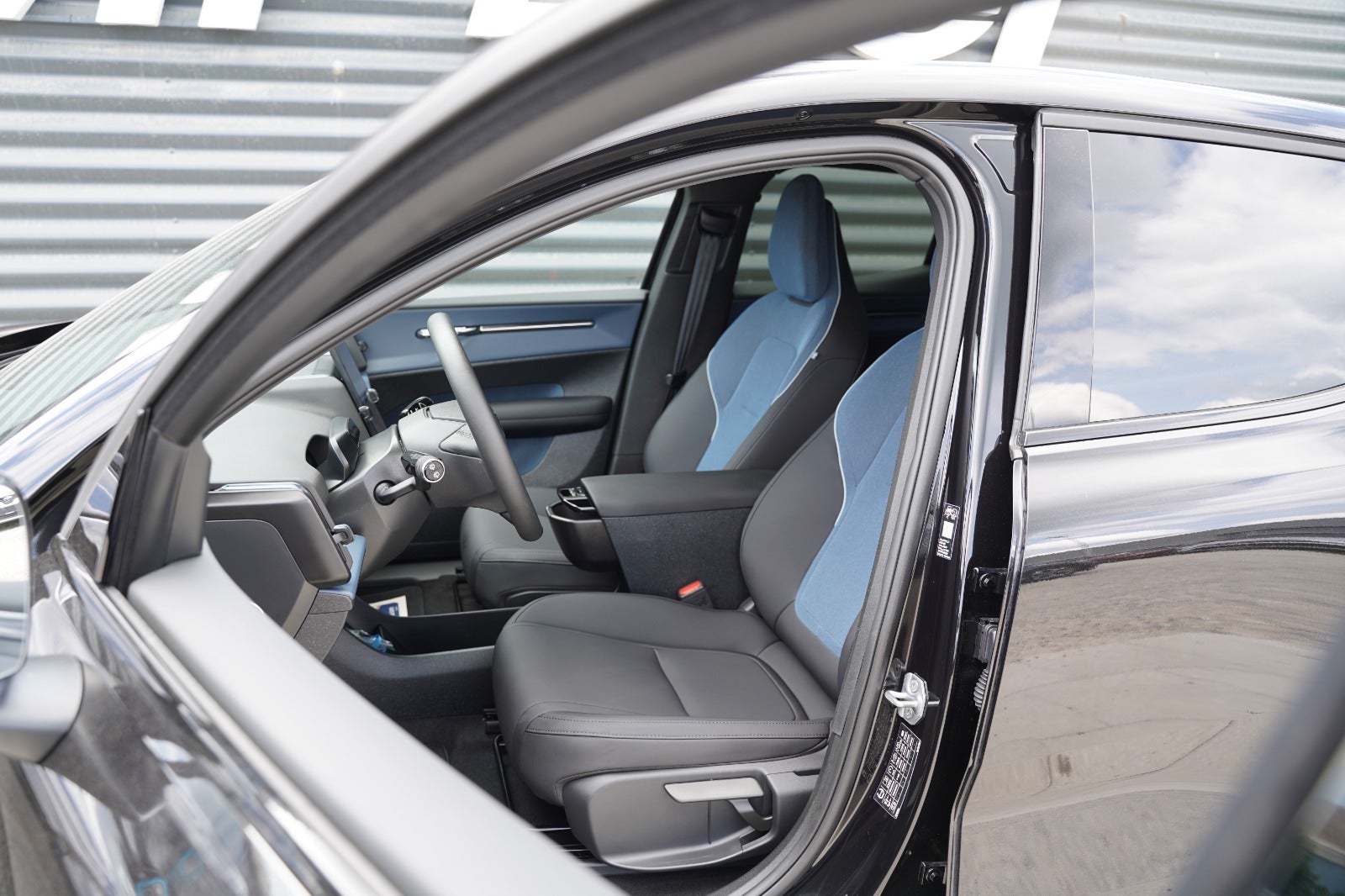 Billede af Volvo EX30  Standard Range Core