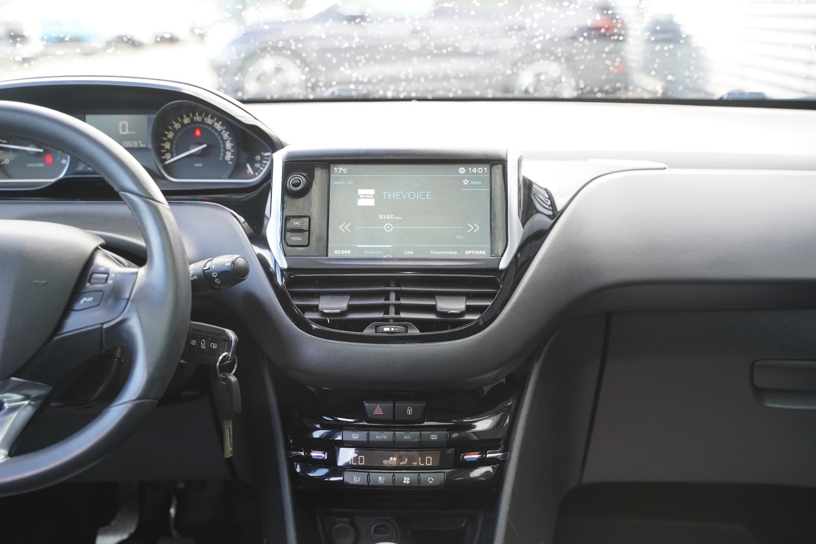 Billede af Peugeot 208 1,5 BlueHDi 100 Signature Sky
