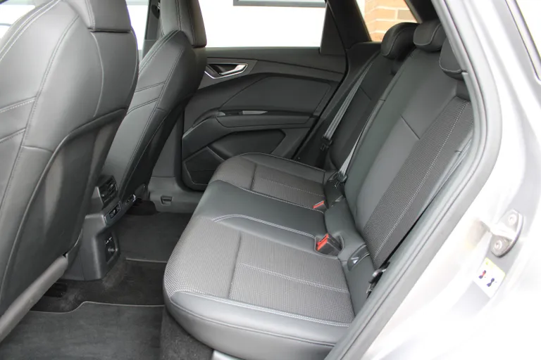 Audi Q4 e-tron 45S-line
