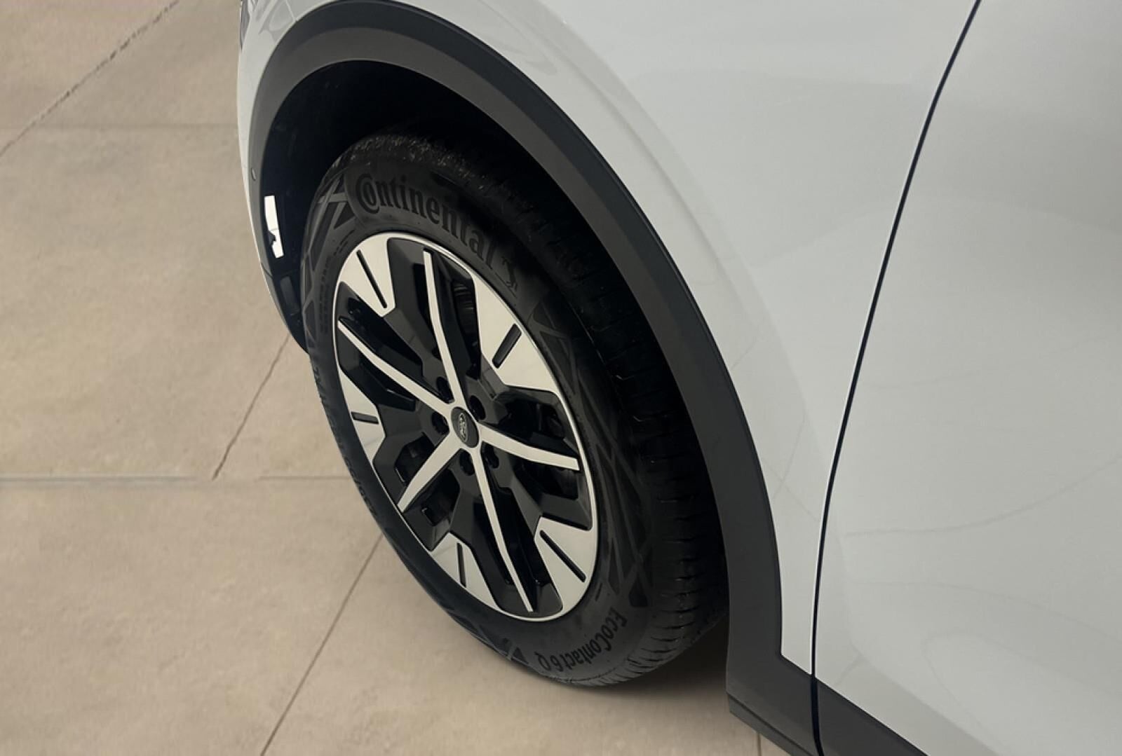 Ford Explorer Select Extended Range