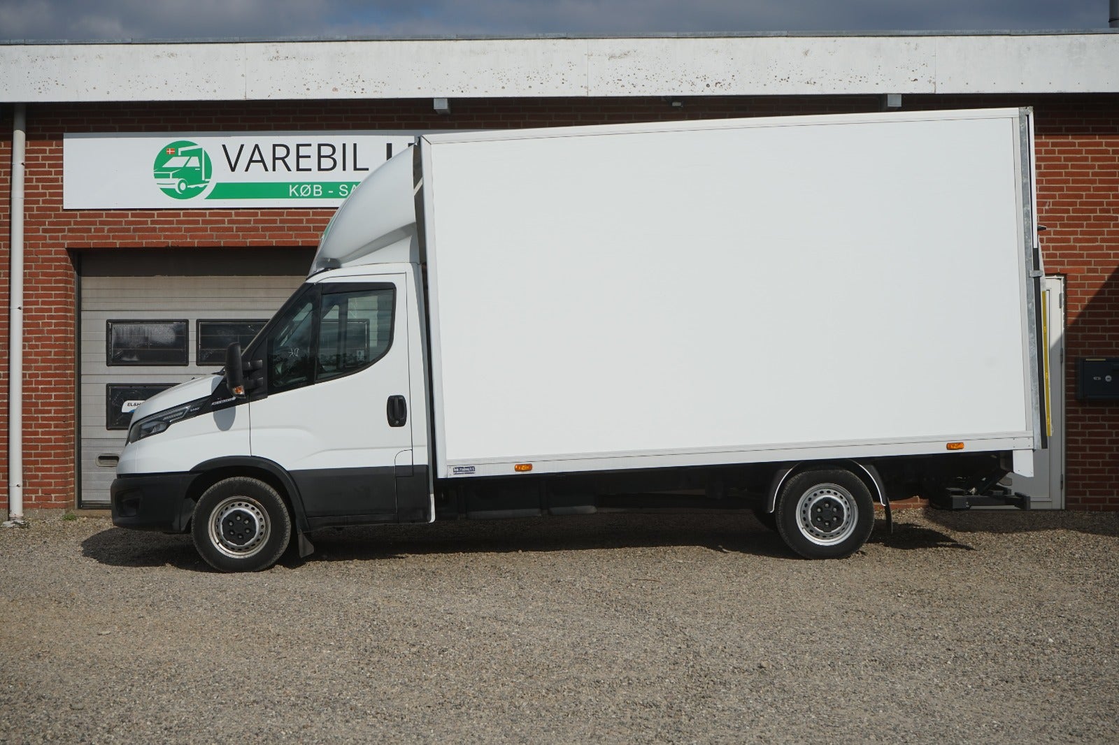 Billede af Iveco Daily 3,0 35S18 4100mm Box m/lift AG8