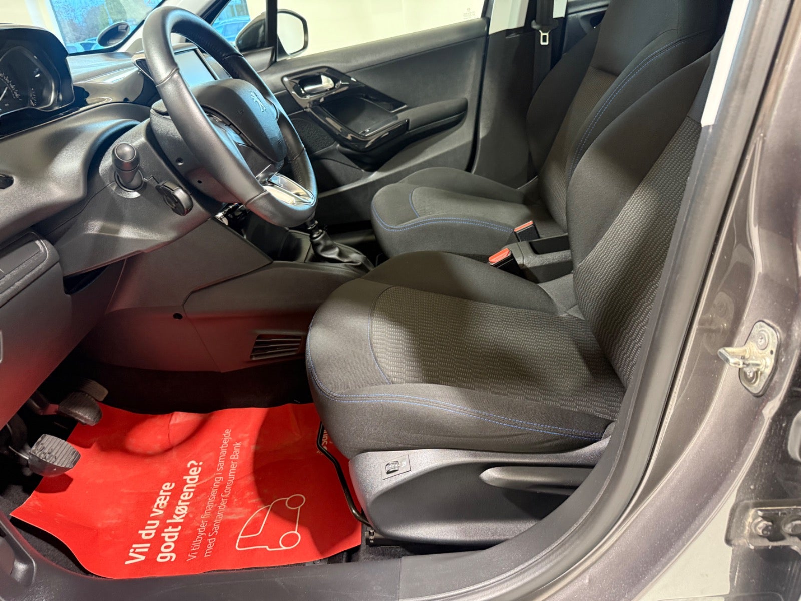 Peugeot 208 BlueHDi 100 Like Sky