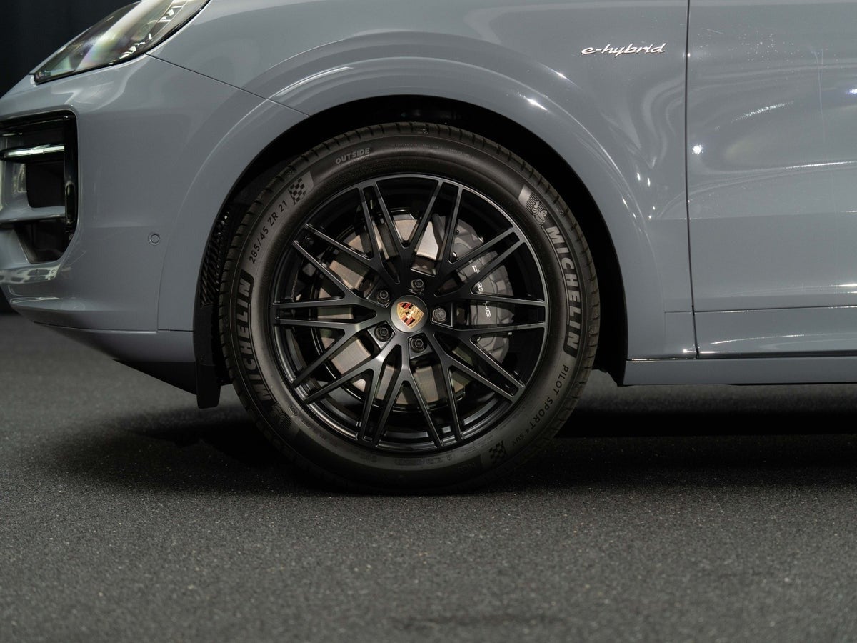 Gallery image 7 of 18