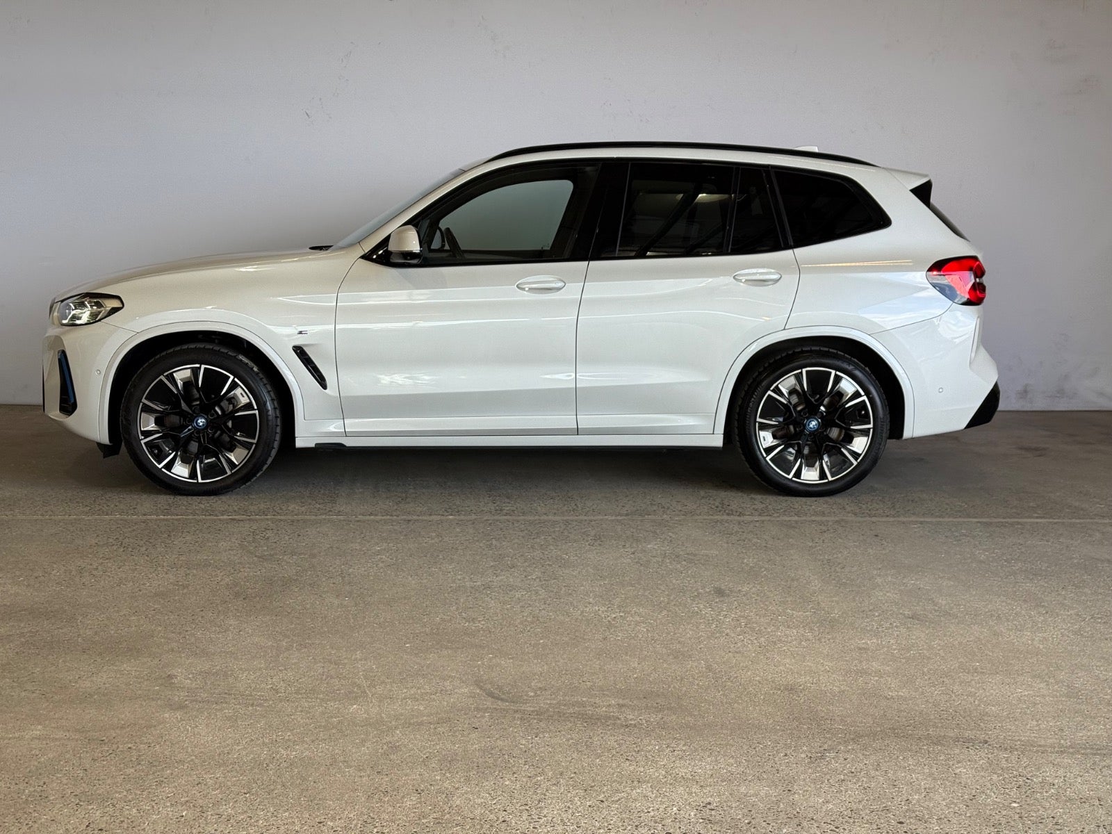 BMW iX3 Charged Plus M-Sport