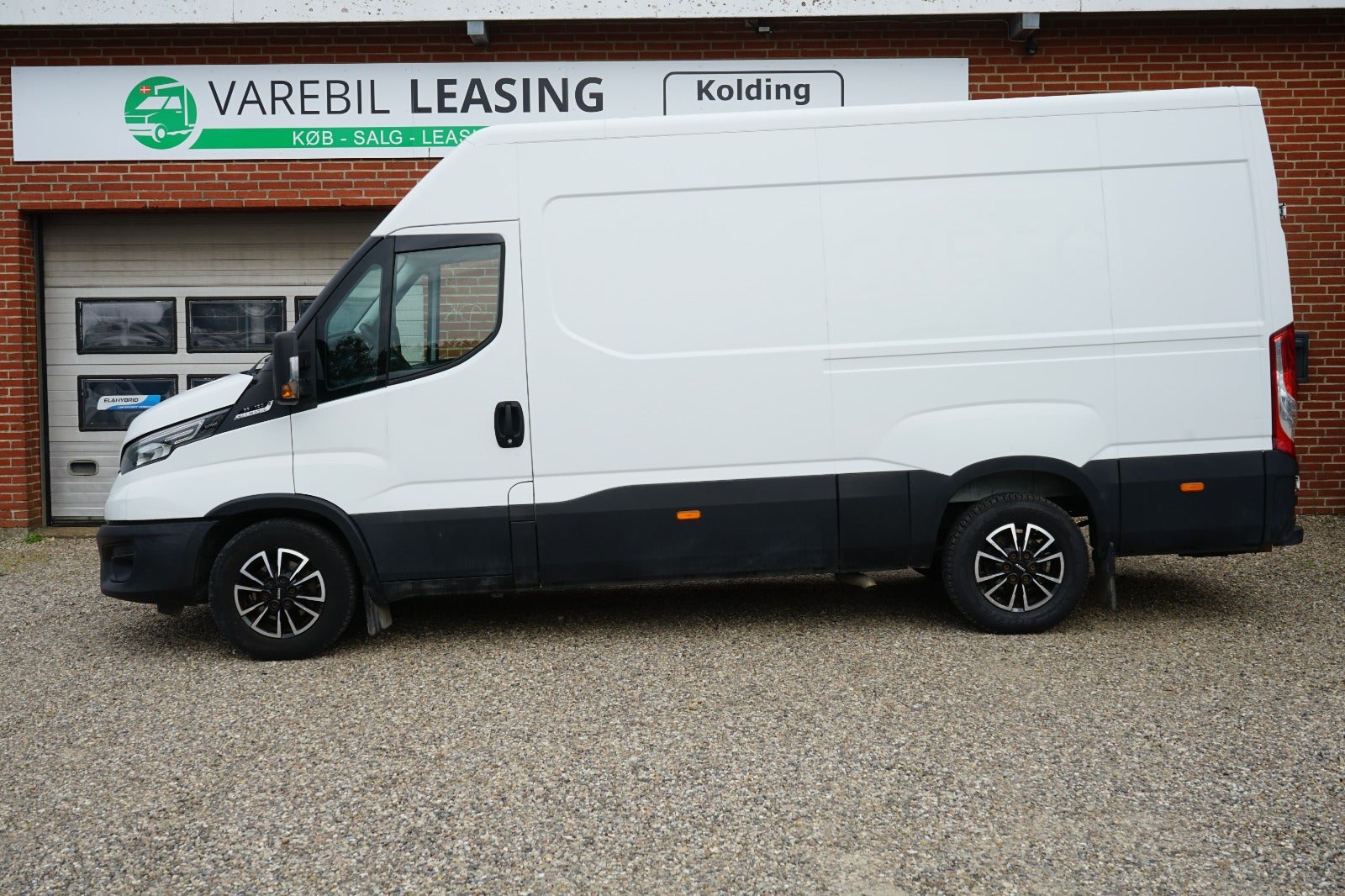 Billede af Iveco Daily 2,3 35S16 12m³ Van AG8