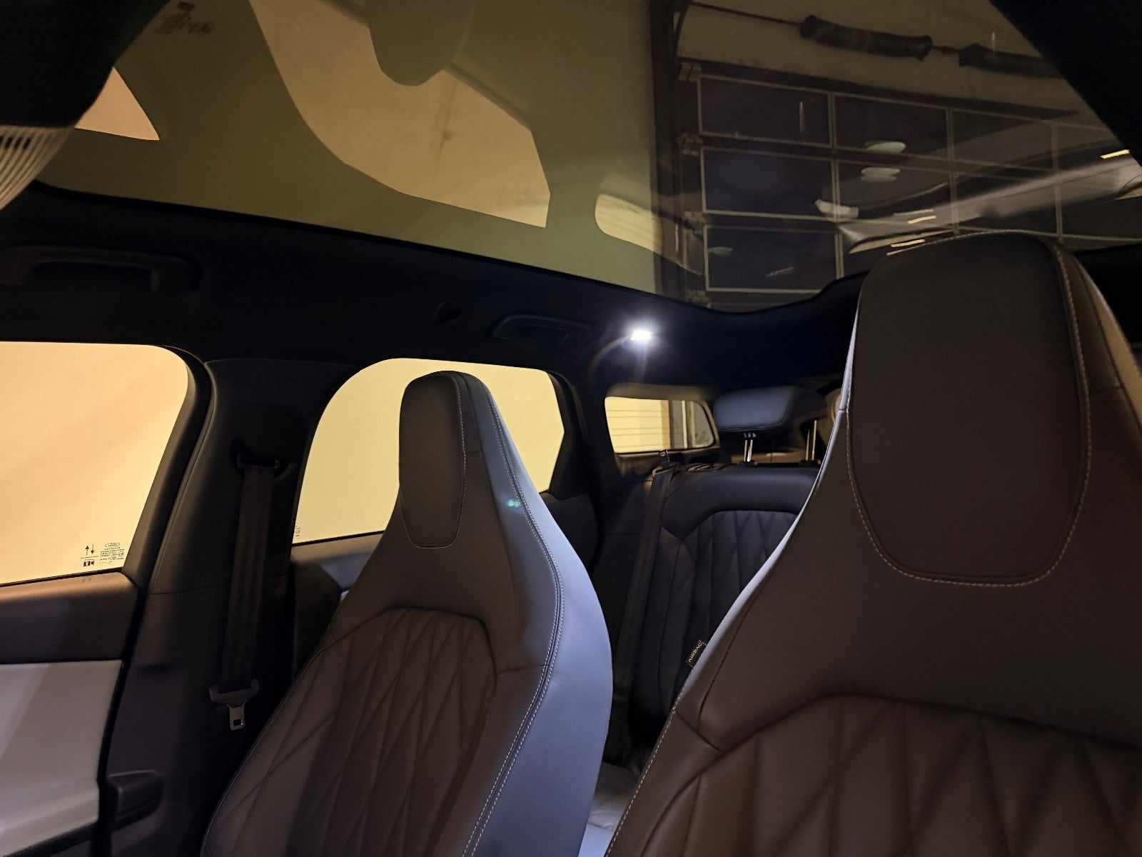 Ford Explorer Premium Extended Range