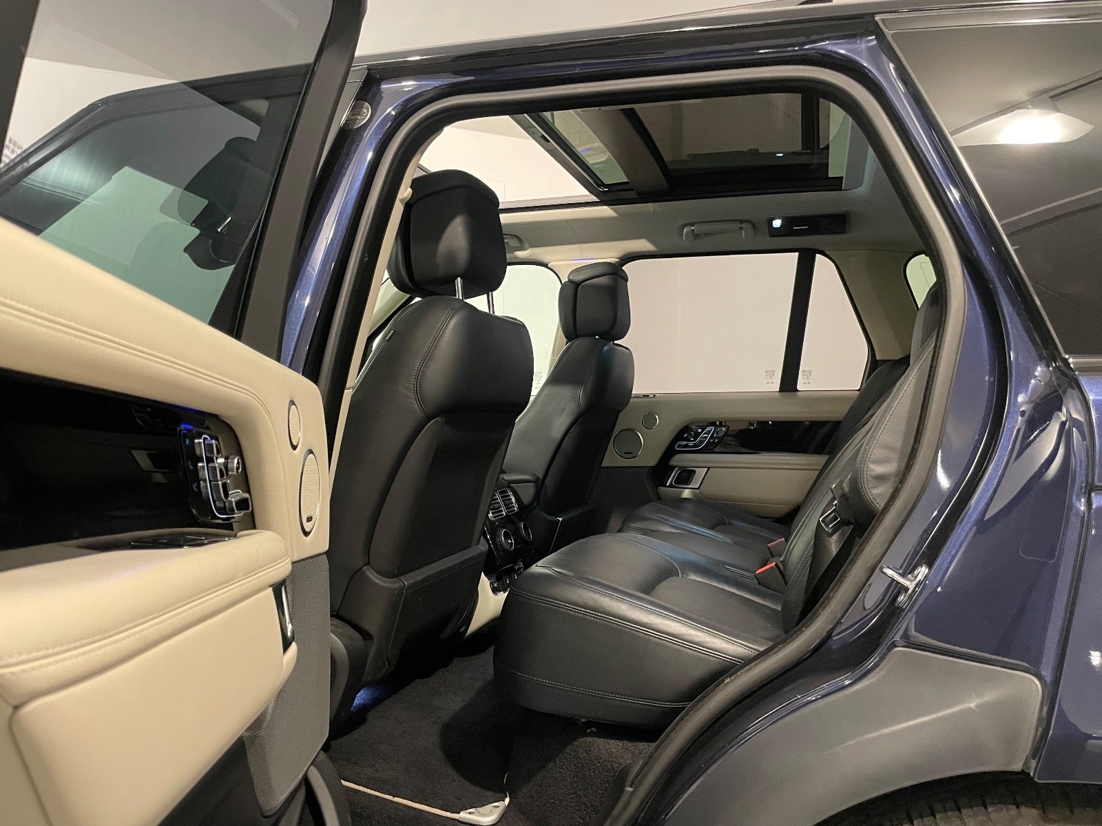 Land Rover – Range Rover