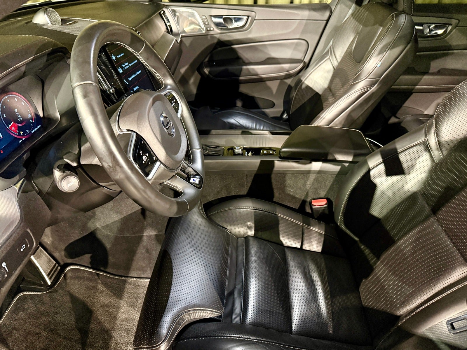 Billede af Volvo XC60 2,0 T6 310 R-Design aut. AWD