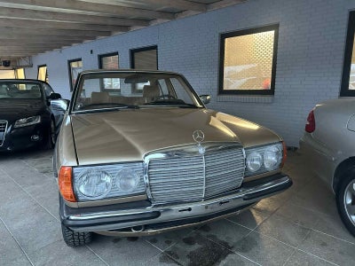 Mercedes 230 E 2,3  4d