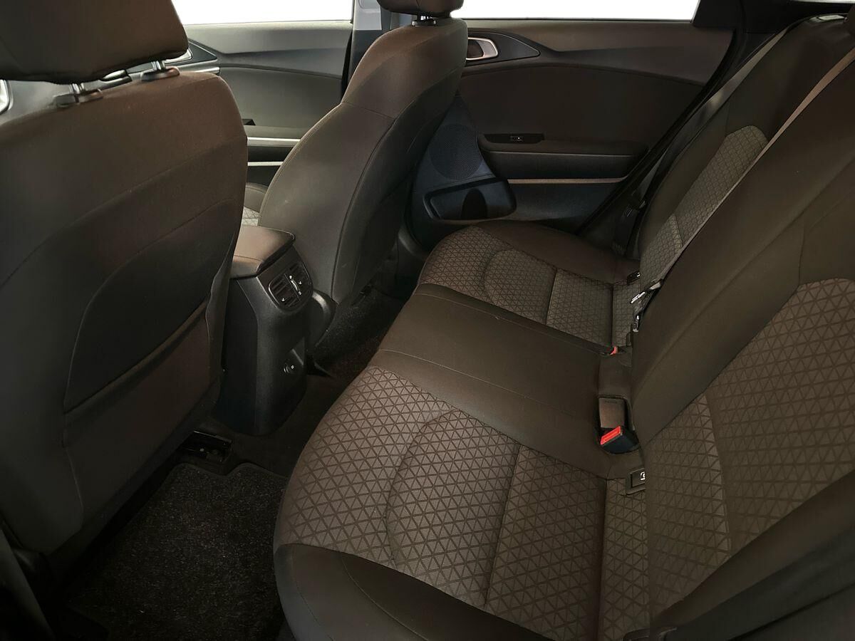 Kia Ceed T-GDi Prestige SW billede 17