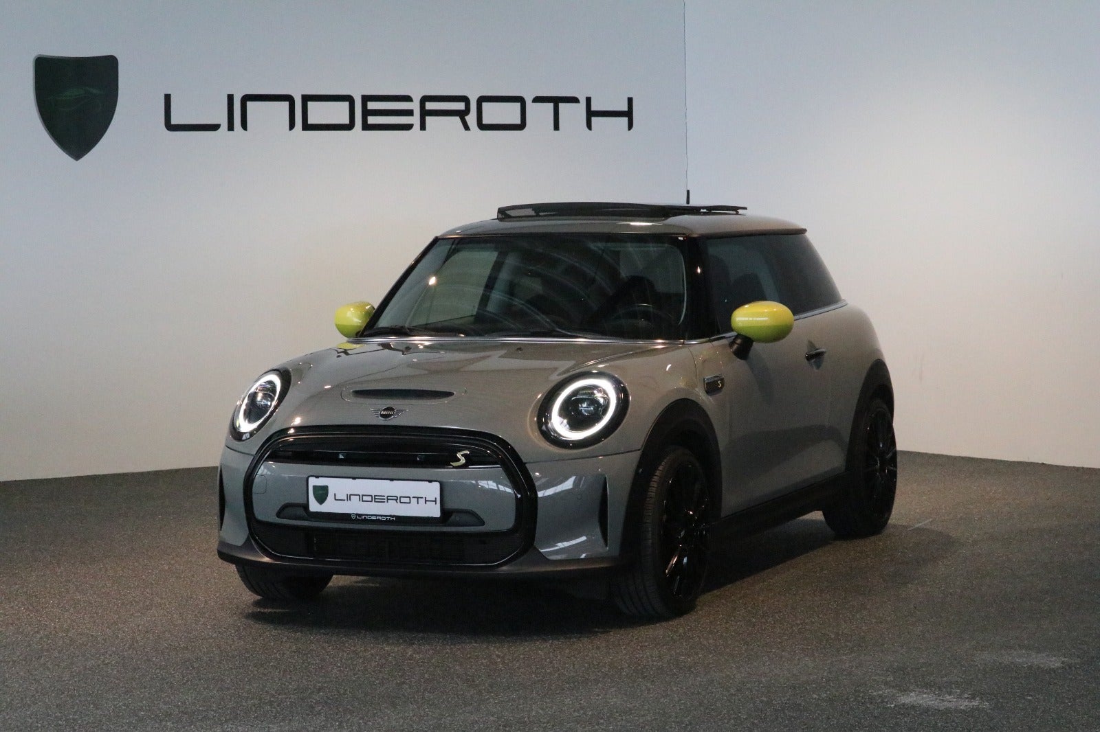 MINI Cooper SE Essential 3d - 1