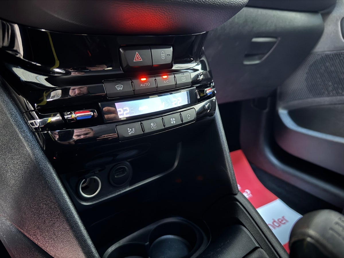 Peugeot 208 VTi 82 Active Peugeot 208 VTi 82 Active