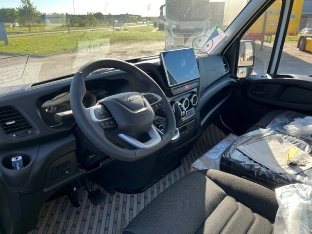 Billede af Iveco Daily 3,0 35S18 4100mm Box m/lift AG8