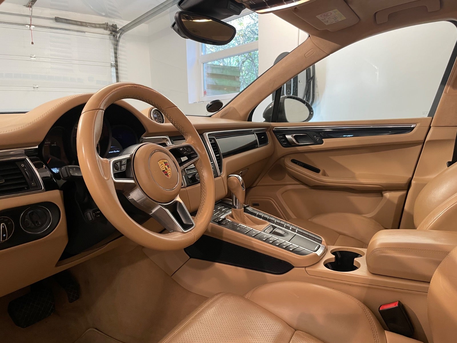 Porsche – Macan Turbo