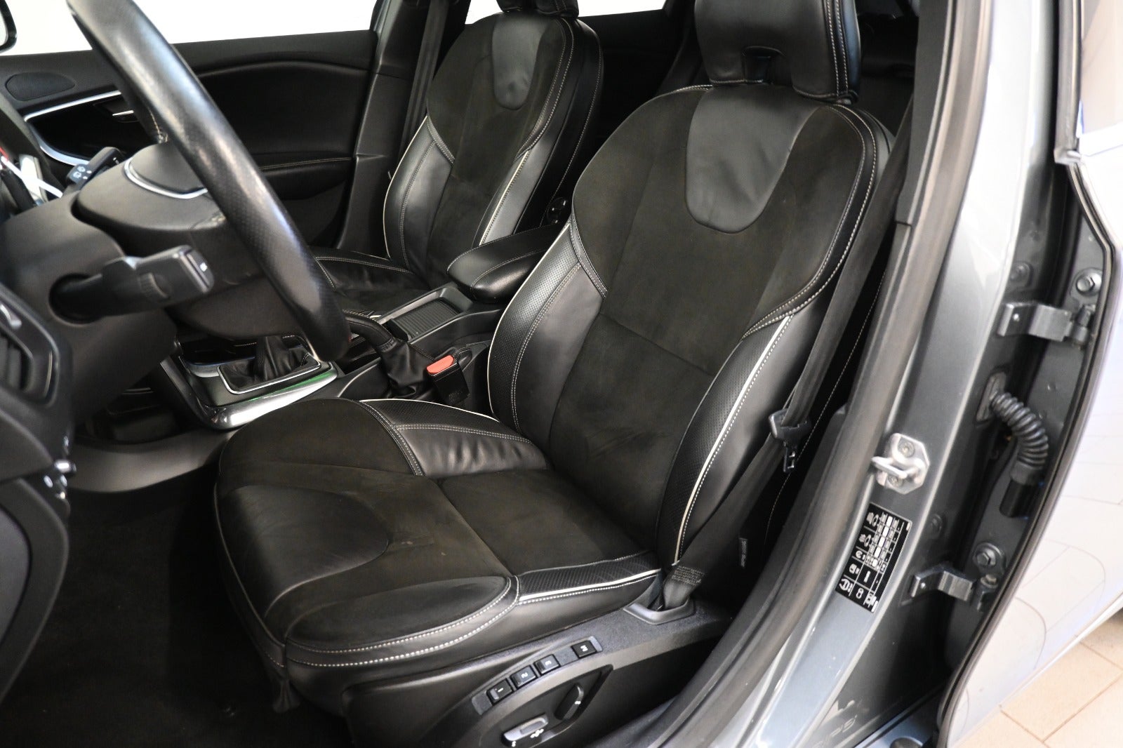 Volvo V40 T4 180 R-Design