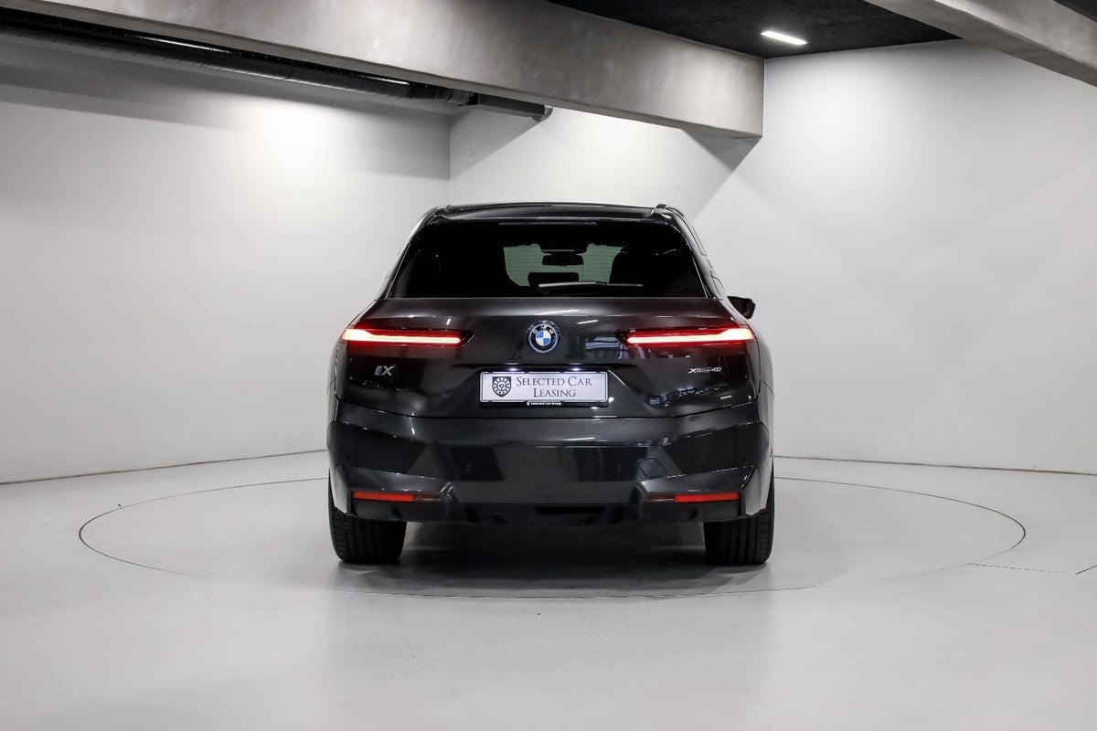 BMW iX xDrive40 Supercharged