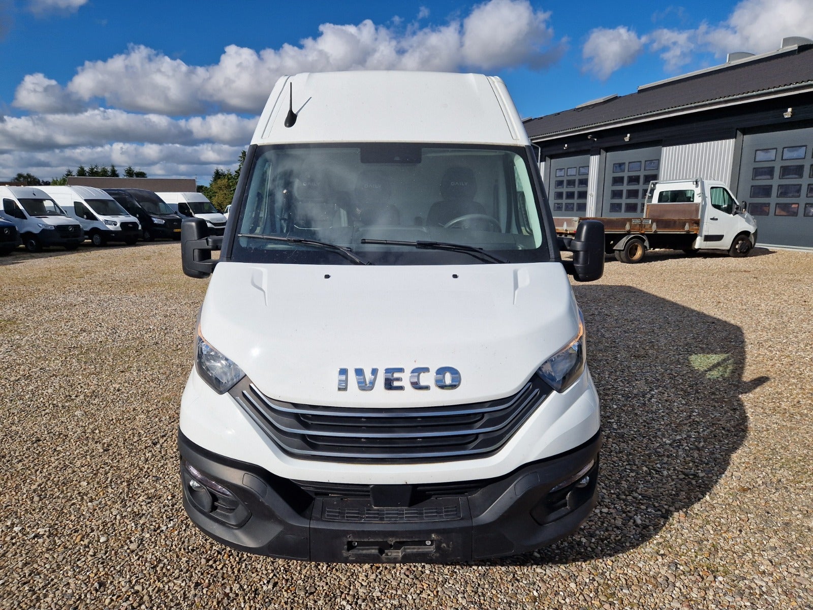 Billede af Iveco Daily 3,0 35S18 12m³ Van AG8