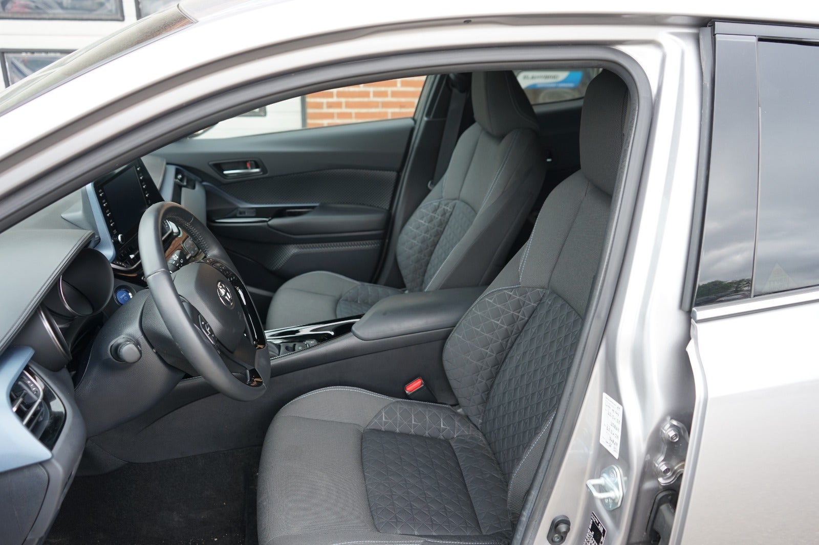 Billede af Toyota C-HR 1,8 Hybrid C-ENTER CVT Van