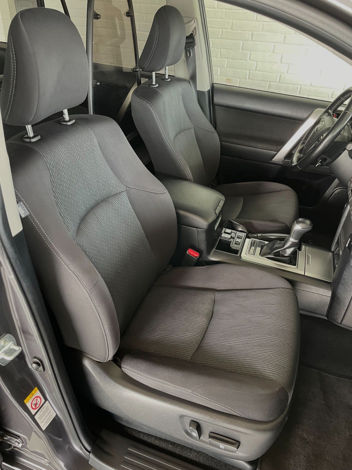 Billede af Toyota Land Cruiser 2,8 D-4D T2 aut. Van