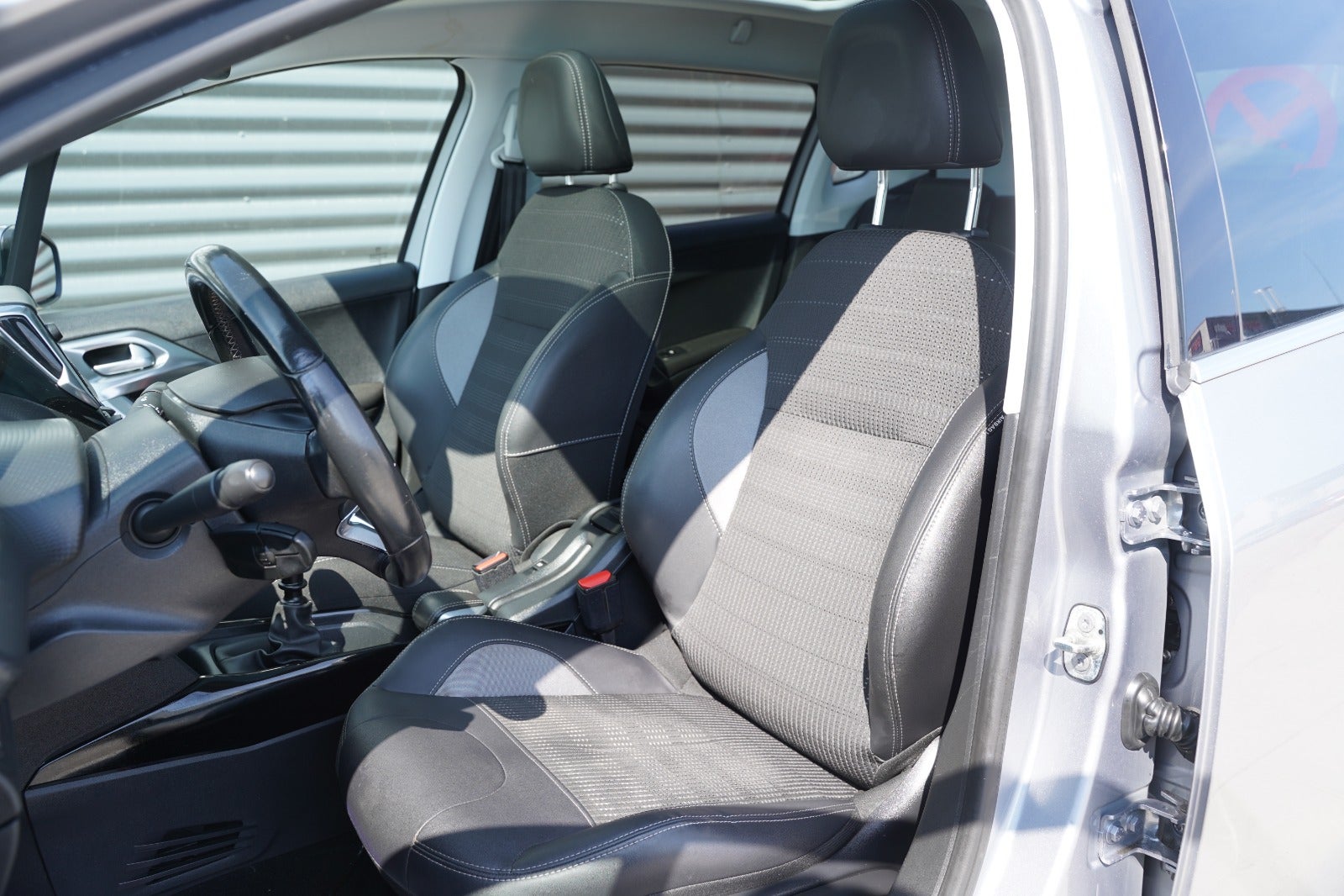 Billede af Peugeot 2008 1,5 BlueHDi 100 Allure Sky