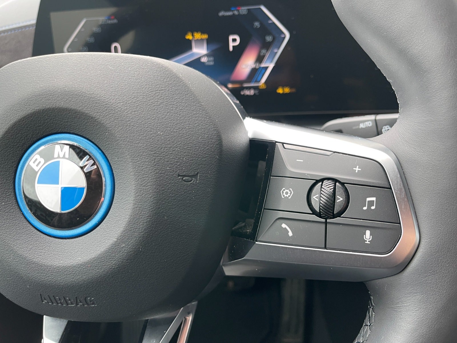 BMW iX1 eDrive20 M-Sport Premium 5d - 11